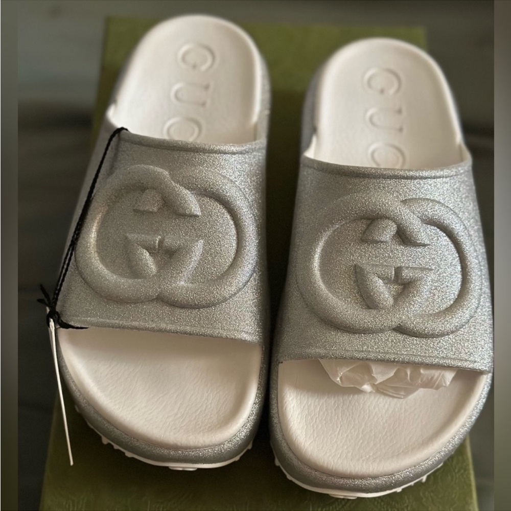 Authentic Gucci slides like new!!